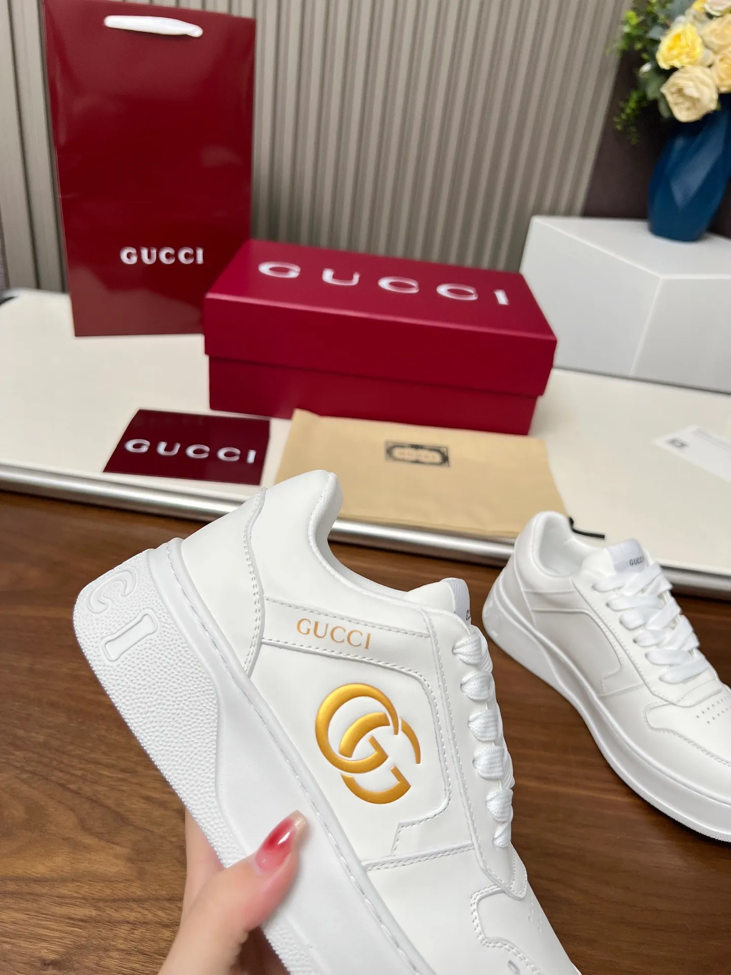 👟👟Ex-factory price 560👟👟Gucci casual sneakers, top version! Oil edge craftsmanship🌸🌸🌸1:1 reproduction. New model for early spring, creating a perfect style💣💣💣street style🔥🔥🔥Cool and stylish C-position fashionable outfit with retro and futuristic feel🌹🌹🌹Classic shoe shape, showing exquisite texture! Open mold to customize high-density outsole. Comes fully packaged. Size: Female 35-46. Fabric: Imported cowhide...men and women